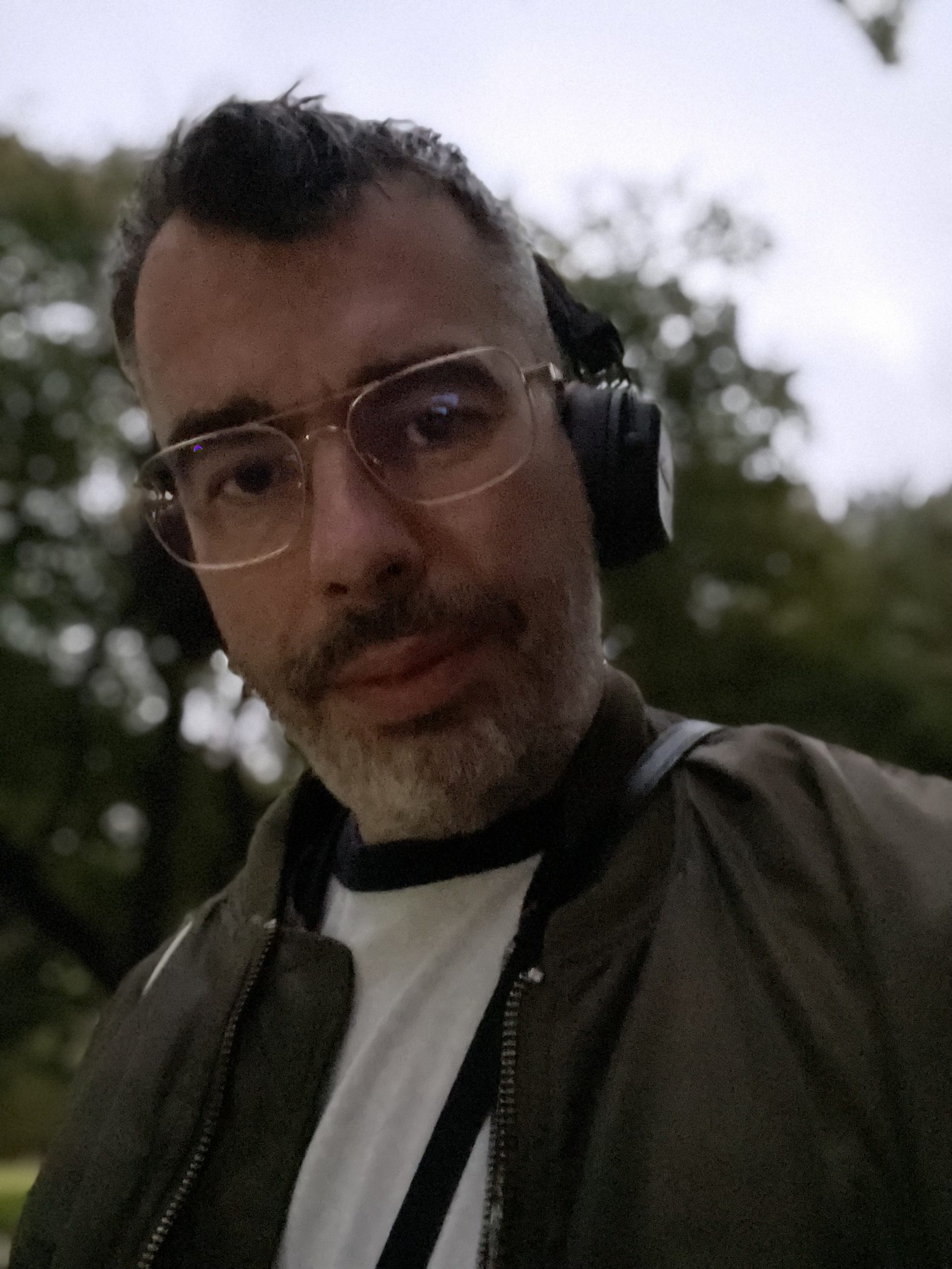 Portrait de Xavier Bayuk, écrivain français et auteur de littérature transgressive gay.